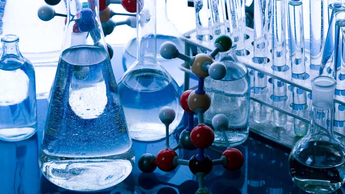 Verso la chimica sperimentale: introduzione al Laboratorio Chimico